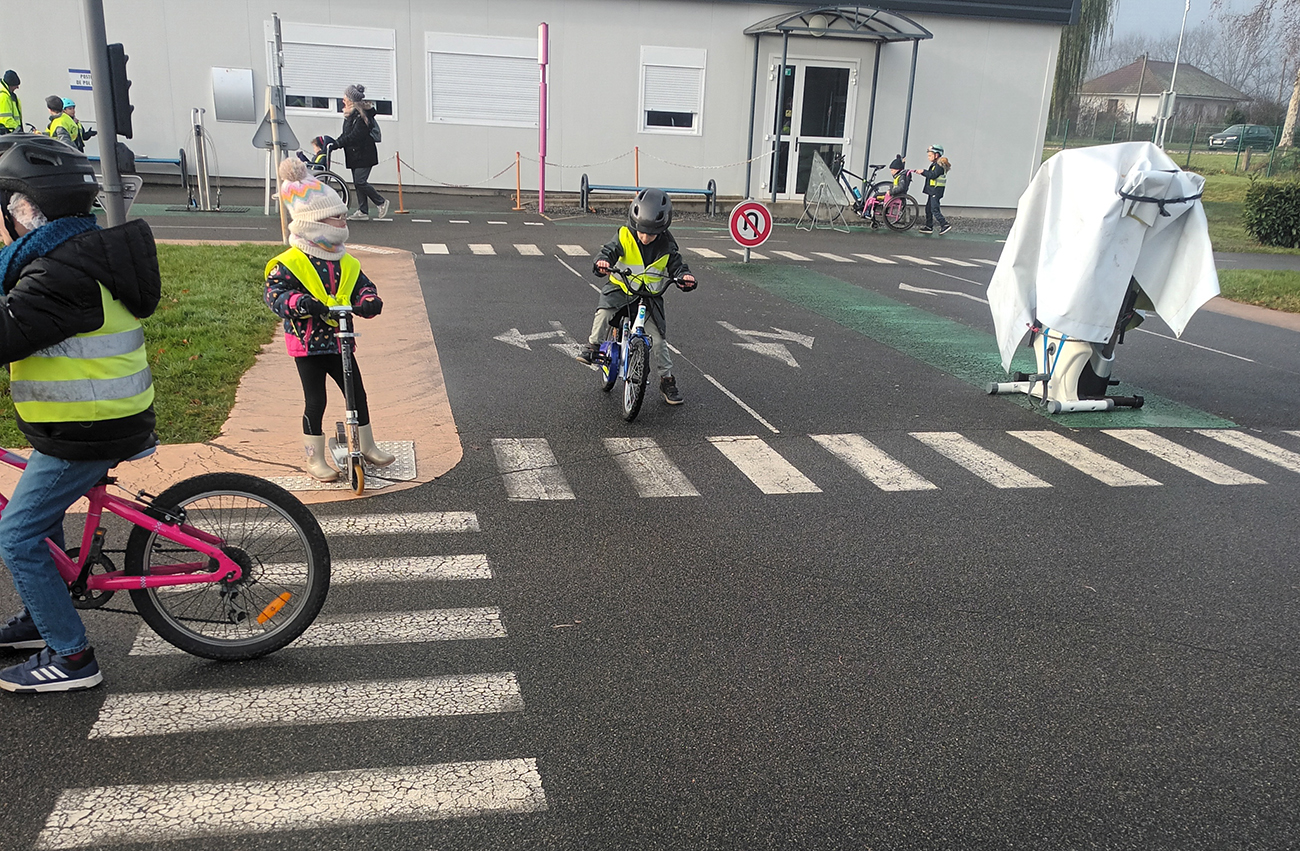 élèves à vélo
