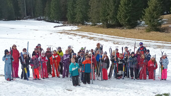 élèves au ski